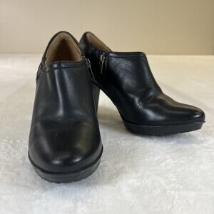 Clarks Artisan Ankle Boots w/Heels, Women's Size 9.5 Black Leather Zippers Chrty